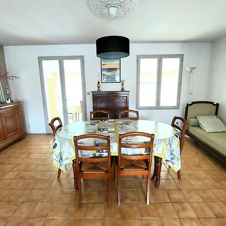 Spacious House With Garden Near The * Andernos-les-Bains