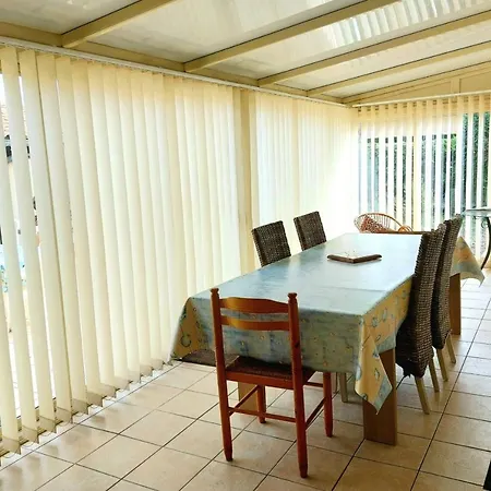 Vakantiehuis Spacious House With Garden Near The