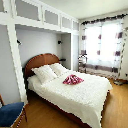 Spacious House With Garden Near The *