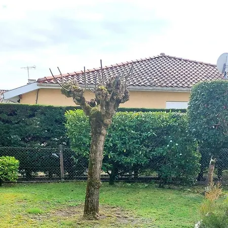 Vakantiehuis Spacious House With Garden Near The